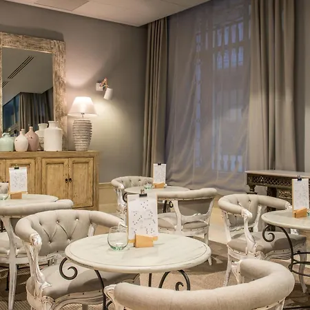 Vincci Lys Hotel 4*